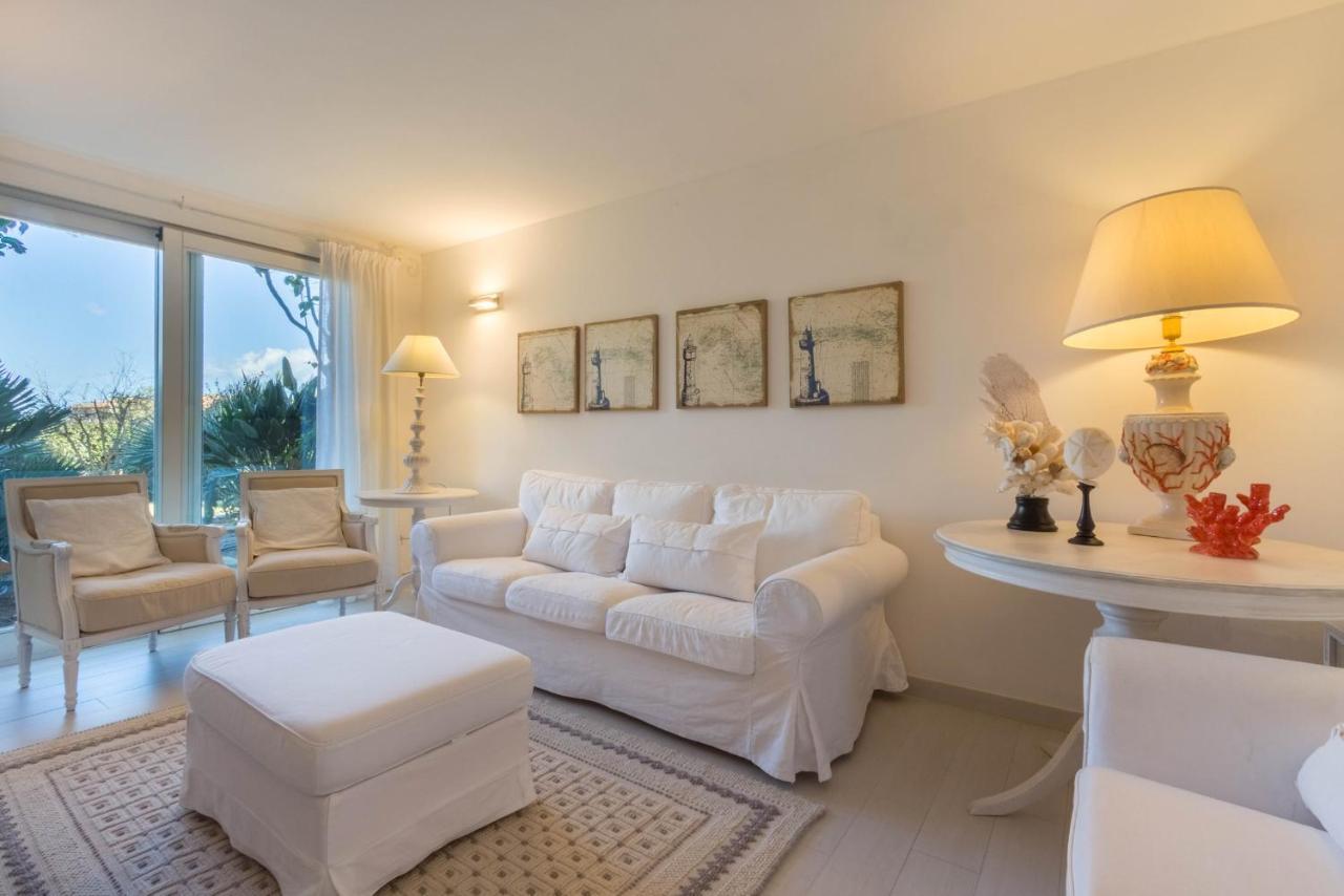 Villa Bougainvillea Con Piscina E Giardino Privato A Pochi Passi Dal Mare Кастіадас Екстер'єр фото